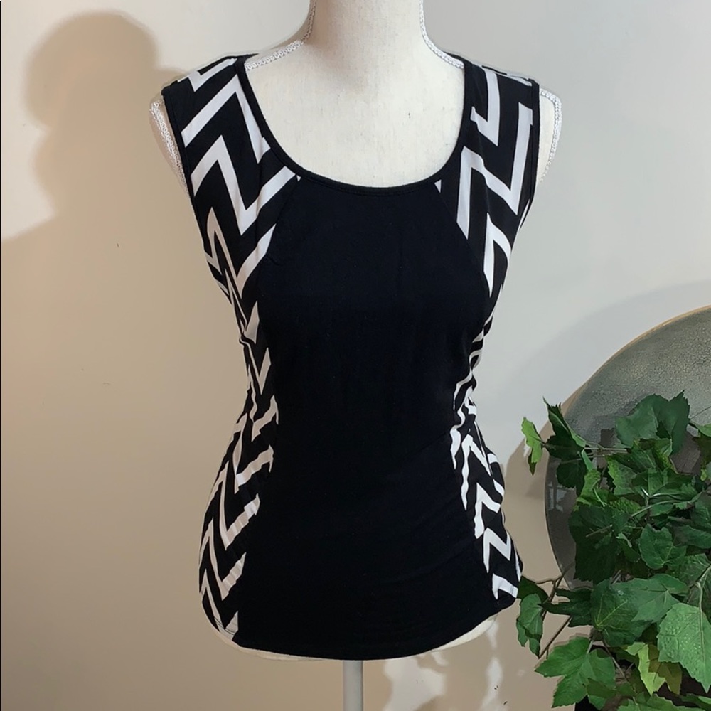 Essentials top - Picture 2 of 8